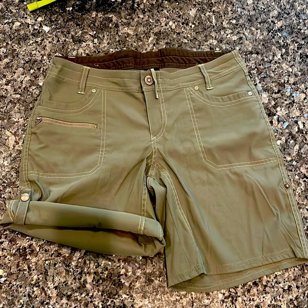 Kuhl shorts womens 10 fits like 8 olive green excellent